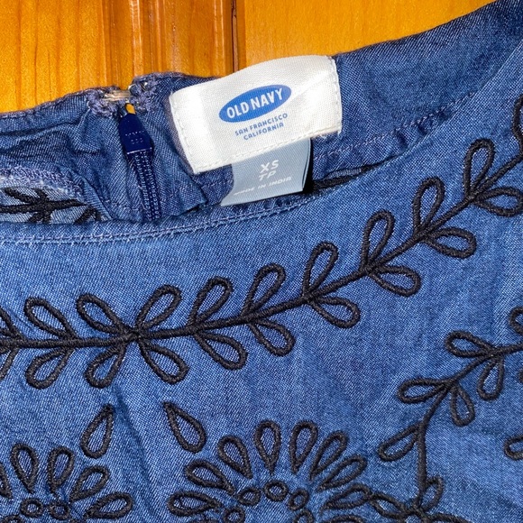 Three old navy dresses - Picture 4 of 5